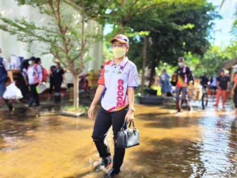 อบจ.ศรีสะเกษ เยี่ยมผู้ประสบภัยน้ำท่วม