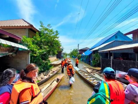อบจ.ศรีสะเกษ เยี่ยมผู้ประสบภัยน้ำท่วม