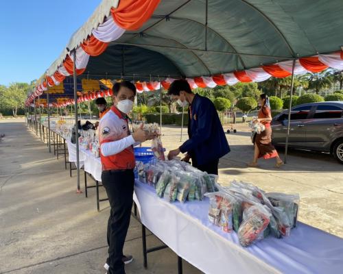 ทำบุญส่งท้ายปีเก่าต้อนรับปีใหม่