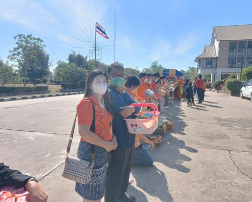 ทำบุญส่งท้ายปีเก่าต้อนรับปีใหม่