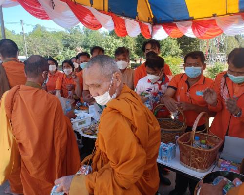 ทำบุญส่งท้ายปีเก่าต้อนรับปีใหม่