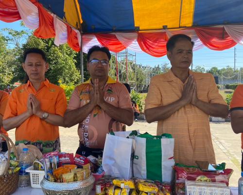 ทำบุญส่งท้ายปีเก่าต้อนรับปีใหม่